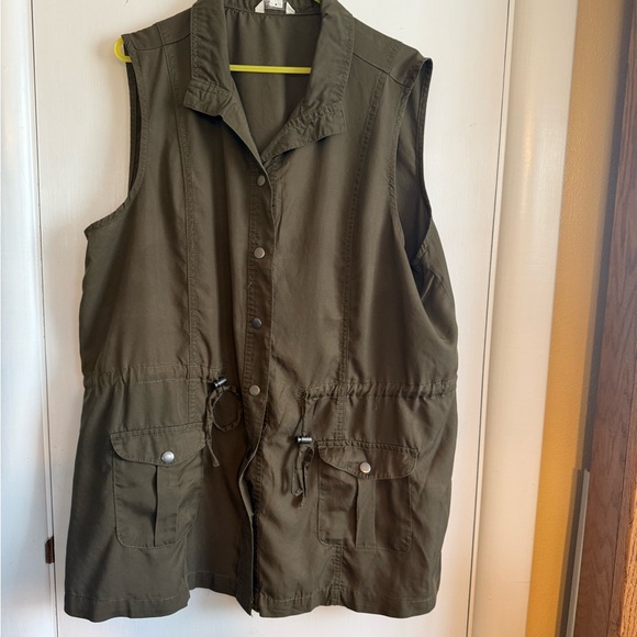 Olive Green Utility Vest - Picture 1 of 3